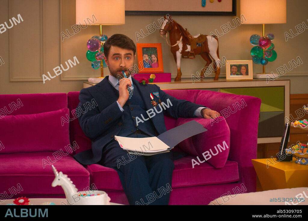 DANIEL RADCLIFFE en UNBREAKABLE KIMMY SCHMIDT: KIMMY CONTRA EL REVERENDO, 2020 (UNBREAKABLE KIMMY SCHMIDT: KIMMY VS THE REVEREND), dirigida por CLAIRE SCANLON. Copyright UNIVERSAL TELEVISION.