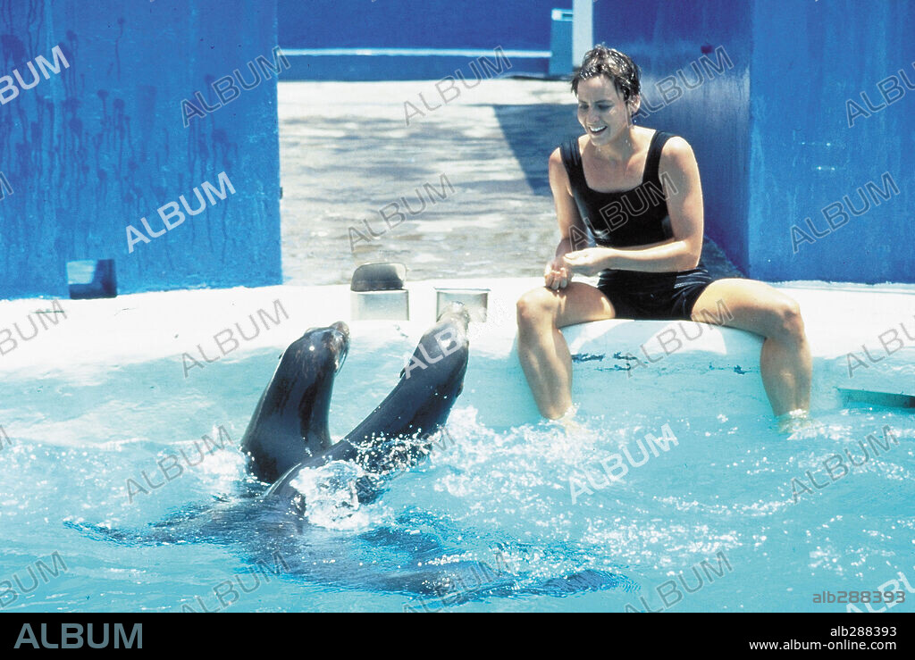 LORI PETTY in FREE WILLY, 1993, directed by SIMON WINCER. Copyright WARNER BROTHERS.
