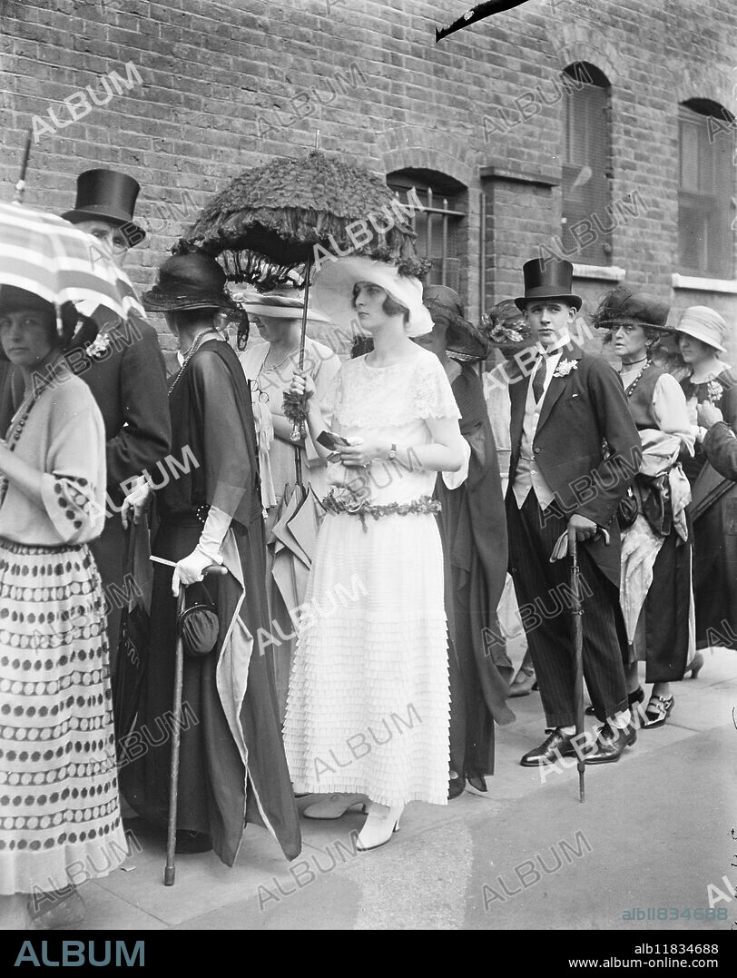 Lady Mary Thynne waiting in the queue at the Eton and Harrow cricket match . 13 July 1923.