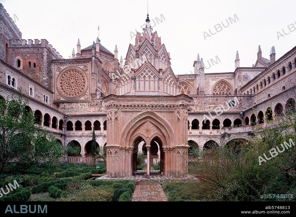 Guadalupe / Real Monasterio de la Virgen, Erster Kreuzgang mit Brunnen © Markus Bassler Aufnahmeformat / Filmsize: 6 × 9 cm.