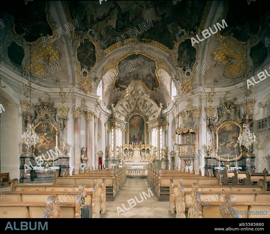 Würzburg (Unterfranken), "Käppele" - Wallfahrtskirche auf dem Nikolausberg. (erb. 1747-50; Arch.: Balthasar Neumann; Fresken von Matthäus Günther). Innenansicht mit Hochaltar (1797-99). Foto.