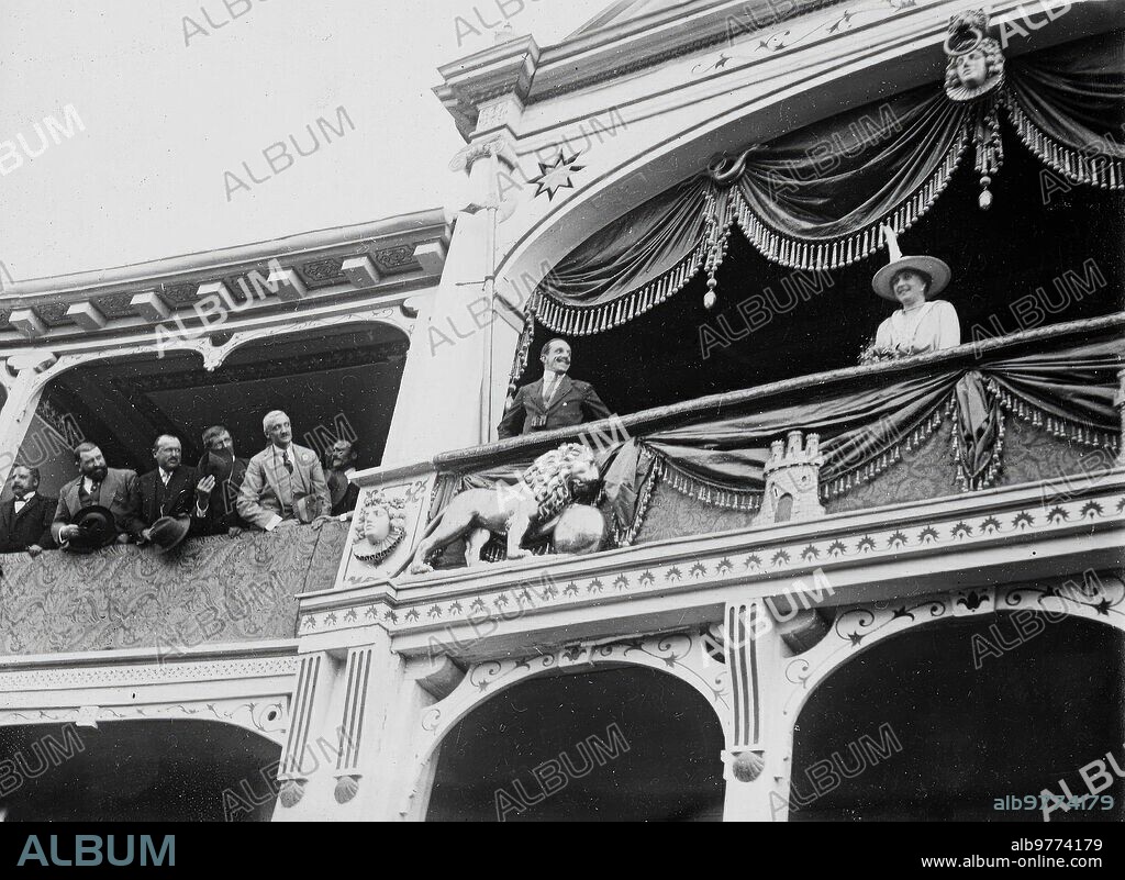 May 1916. The Aranjuez bullfight. H.H. Mm. the Kings in their box.