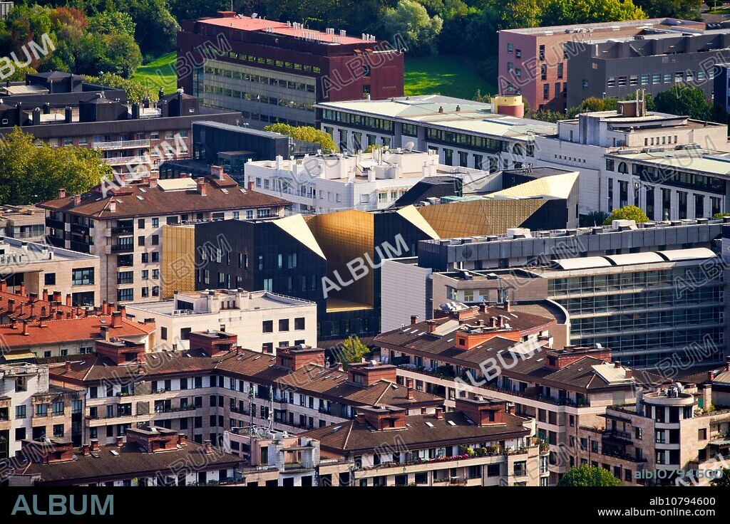 Edificio de Musikene, Conservatorio de Musica, Vista desde el Monte Igeldo, Barrio del Antiguo, Donostia, San Sebastian, Ciudad cosmopolita de 187.000 habitantes, destaca por su gastronomía, playas urbanas y edificios inspirados en la arquitectura parisina, Gipuzkoa, Basque Country, Spain, Europe.