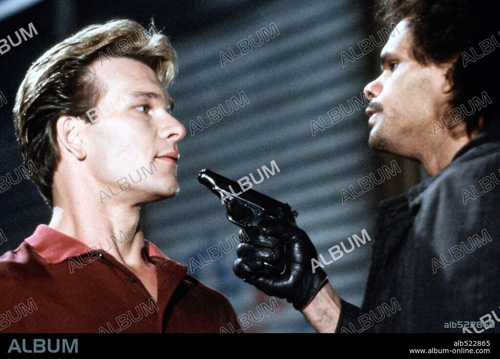 PATRICK SWAYZE y RICK AVILES en GHOST, MÁS ALLÁ DEL AMOR, 1990 (GHOST), dirigida por JERRY ZUCKER. Copyright PARAMOUNT PICTURES.