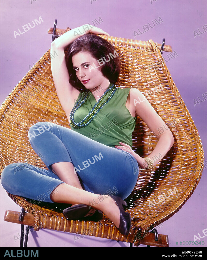 NATALIE WOOD en ESPLENDOR EN LA HIERBA, 1961 (SPLENDOR IN THE GRASS), dirigida por ELIA KAZAN. Copyright WARNER BROTHERS.