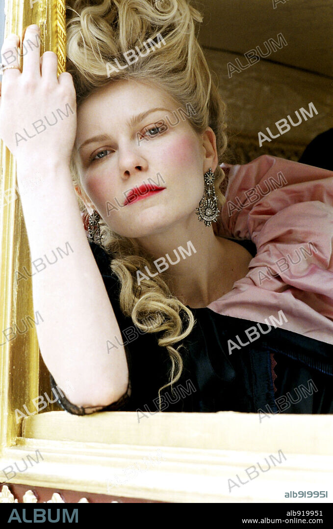 KIRSTEN DUNST in MARIE ANTOINETTE (2006), directed by SOFIA COPPOLA. Copyright COLUMBIA PICTURES CORPORATION/AMERICAN ZOETROPE.