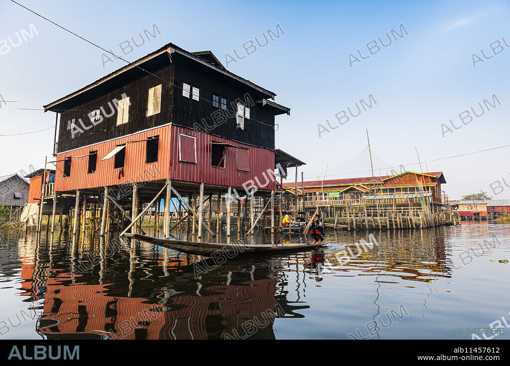 Village on stilts, Nampan, Inle Lake, Shan state, Myanmar (Burma), Asia.