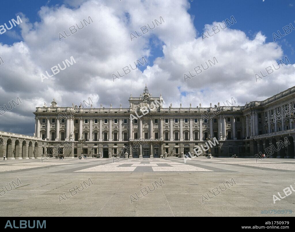 Spain, Madrid. Royal Palace. It was built by order of Philip V. The project was commissioned to Giovanni Battista Sachetti (1690-1764). Its construction began in 1738 and the building was completed in 1764. Facade and wings of the building from the Square of the Armoury.