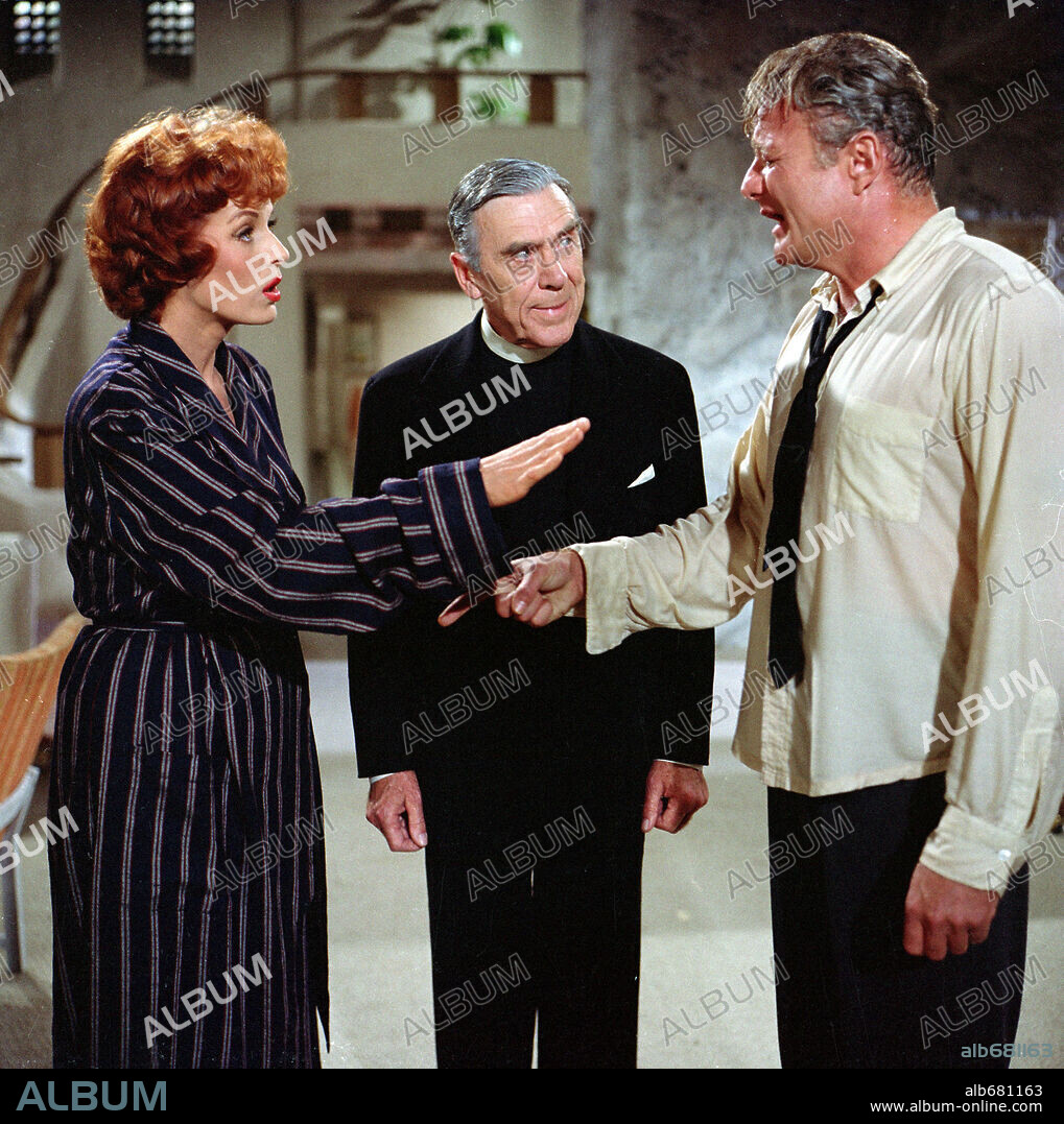 BRIAN KEITH, LEO G. CARROLL and MAUREEN O'HARA in THE PARENT TRAP, 1961, directed by DAVID SWIFT. Copyright WALT DISNEY PICTURES.