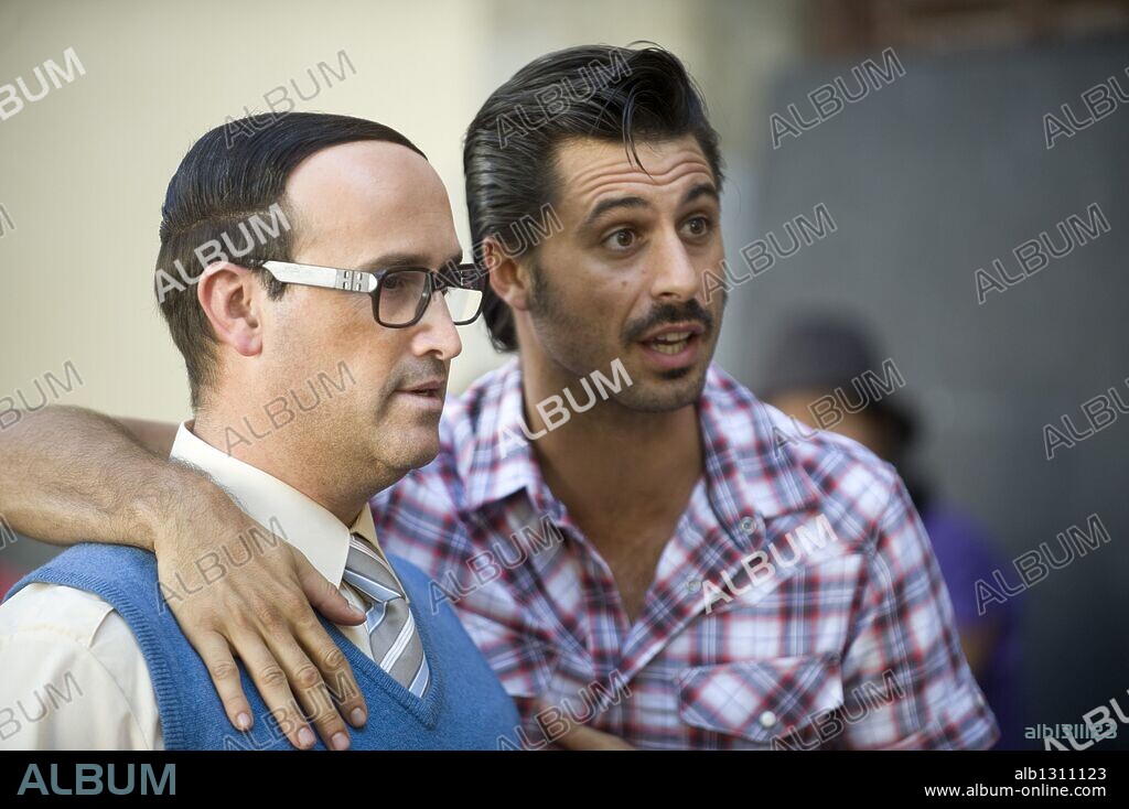 HUGO SILVA y JAVIER CAMARA en QUE SE MUERAN LOS FEOS, 2010, dirigida por NACHO G. VELILLA. Copyright ANTENA 3 FILMS/MEDIOMETRINI.
