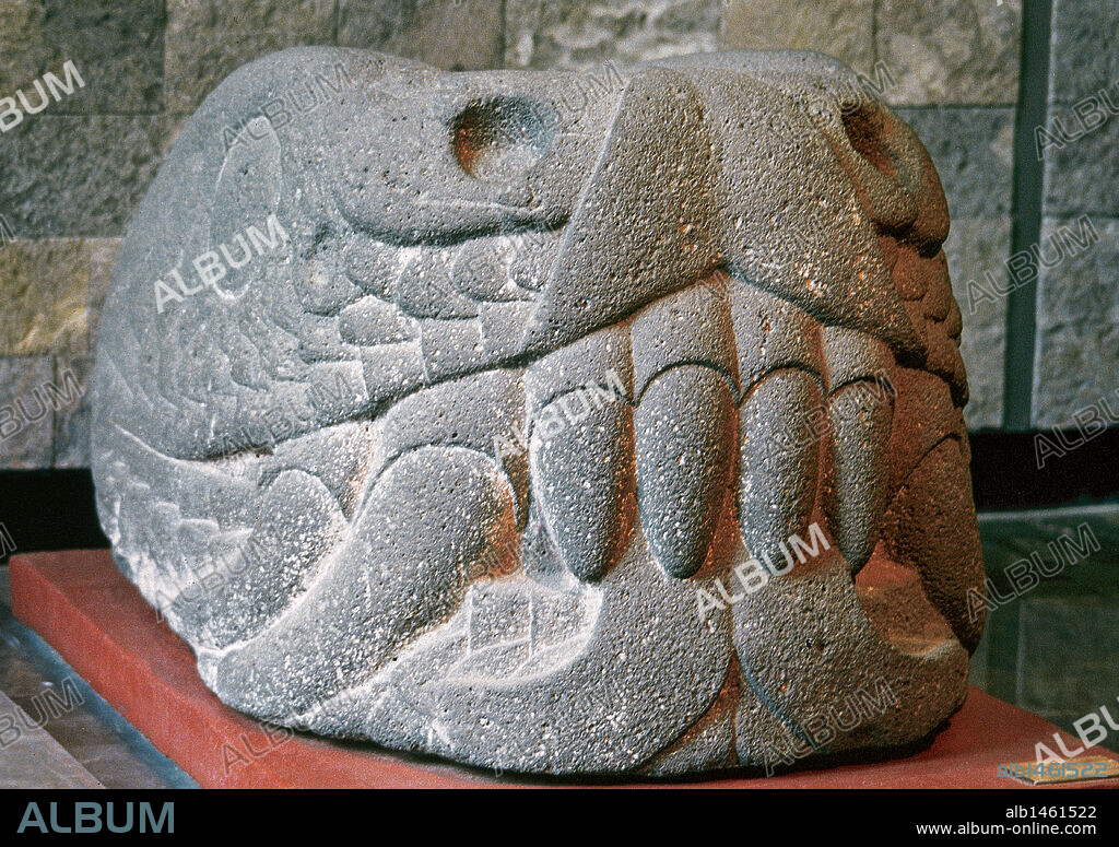 ARTE PRECOLOMBINO. MEXICO. CABEZA DE SERPIENTE. Estilo azteca. Museo Nacional de Antropología. México DF.