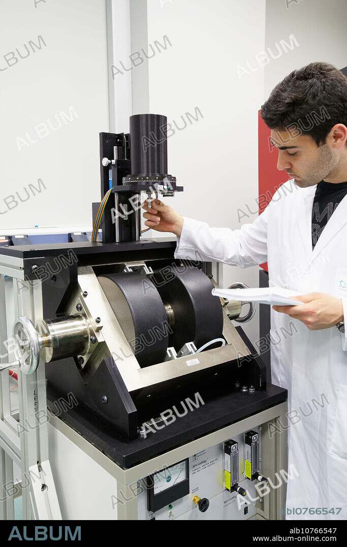 MicroMag Vibrating Sample Magnetometer VSM, Advanced physical characterization laboratory, CIC nanoGUNE, Nano science Cooperative Research Center, Donostia, San Sebastian, Gipuzkoa, Basque Country, Spain.