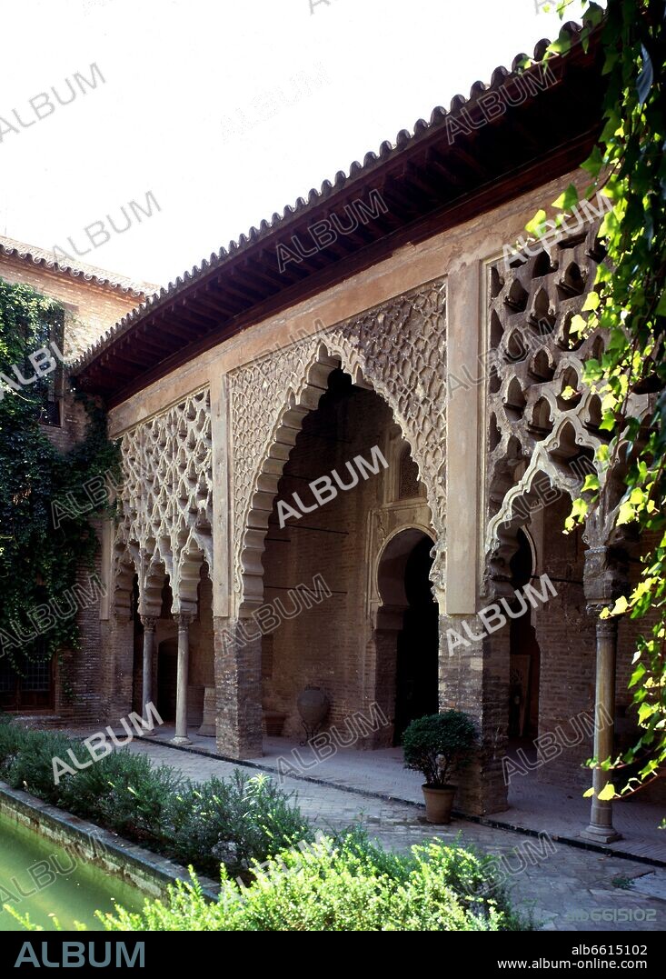 PATIO DE LOS YESOS - ARQUERIAS LOBULADAS Y PAÑOS DE SEBKA - SIGLO XII - ARQUITECTURA ALMOHADE.