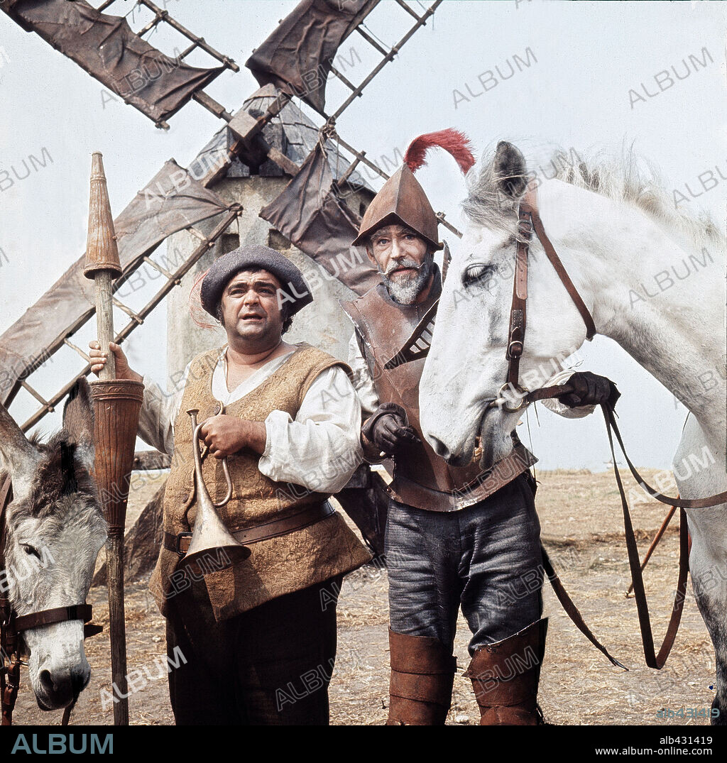 JAMES COCO y PETER O'TOOLE en EL HOMBRE DE LA MANCHA, 1972 (MAN OF LA MANCHA), dirigida por ARTHUR HILLER. Copyright UNITED ARTISTS.