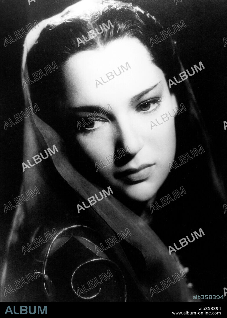 JUNE DUPREZ in THE THIEF OF BAGDAD, 1940, directed by ALEXANDER KORDA, LUDWIG BERGER, MICHAEL POWELL, TIM WHELAN, WILLIAM CAMERON MENZIES and ZOLTAN KORDA. Copyright KORDA.