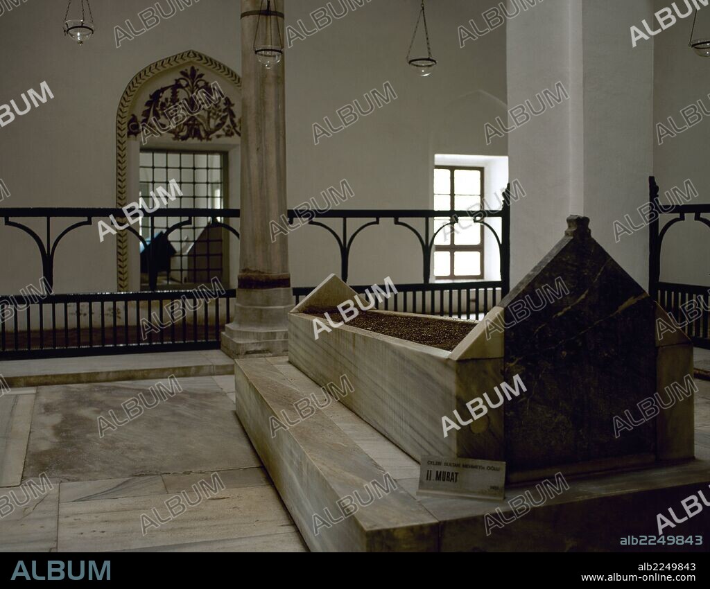 ARTE ISLAMICO-ESTILO OTOMANO. TURQUIA. MAUSOLEO DEL SULTAN MURAT II. Fechado hacia el 1451. Cementerio de Muradiye Camii. BURSA.
