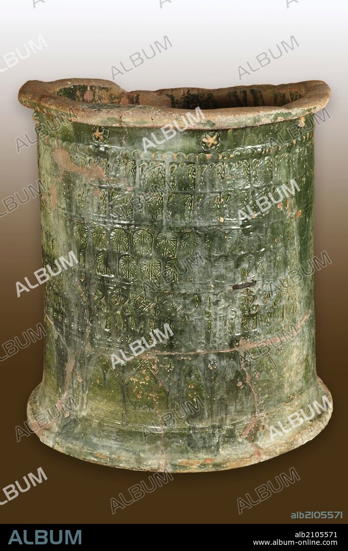 BROCAL DE POZO DE CERAMICA DECORADO Y PINTADO EN VERDE, MUDEJAR (S.XIV) (EN EL MUSEO DE SANTA CRUZ).