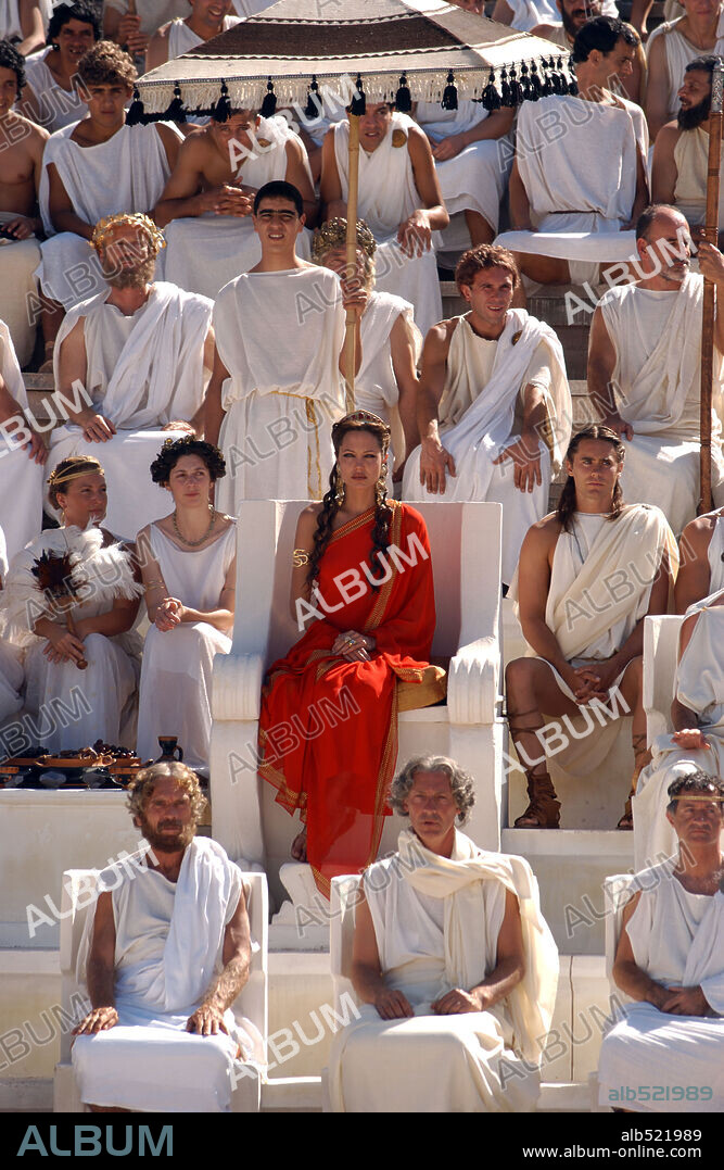 ANGELINA JOLIE en ALEJANDRO MAGNO [ALEXANDER], 2004 (ALEXANDER), dirigida por OLIVER STONE. Copyright WARNER BROS. / BUITENDIJK, JAAP.