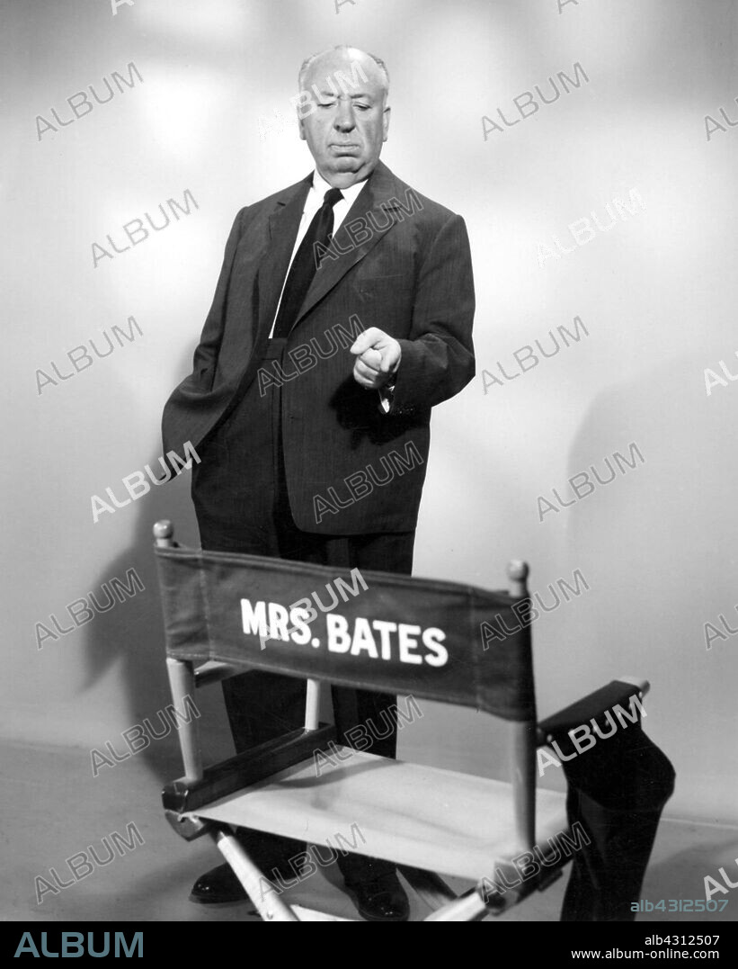 ALFRED HITCHCOCK en PSICOSIS, 1960 (PSYCHO), dirigida por ALFRED HITCHCOCK. Copyright SHAMLEY PRODUCTIONS.