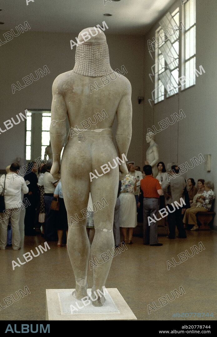 PARTE TRASERA DEL KOUROS DE KROISOS O KOUROS DE ANAVYSSOS - 540-515 AC - MARMOL - 1,95 CM.