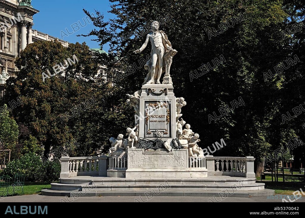 Wolfgang Amadeus Mozart monument, Burggarten, palace garden, Vienna, Austria, Europe.