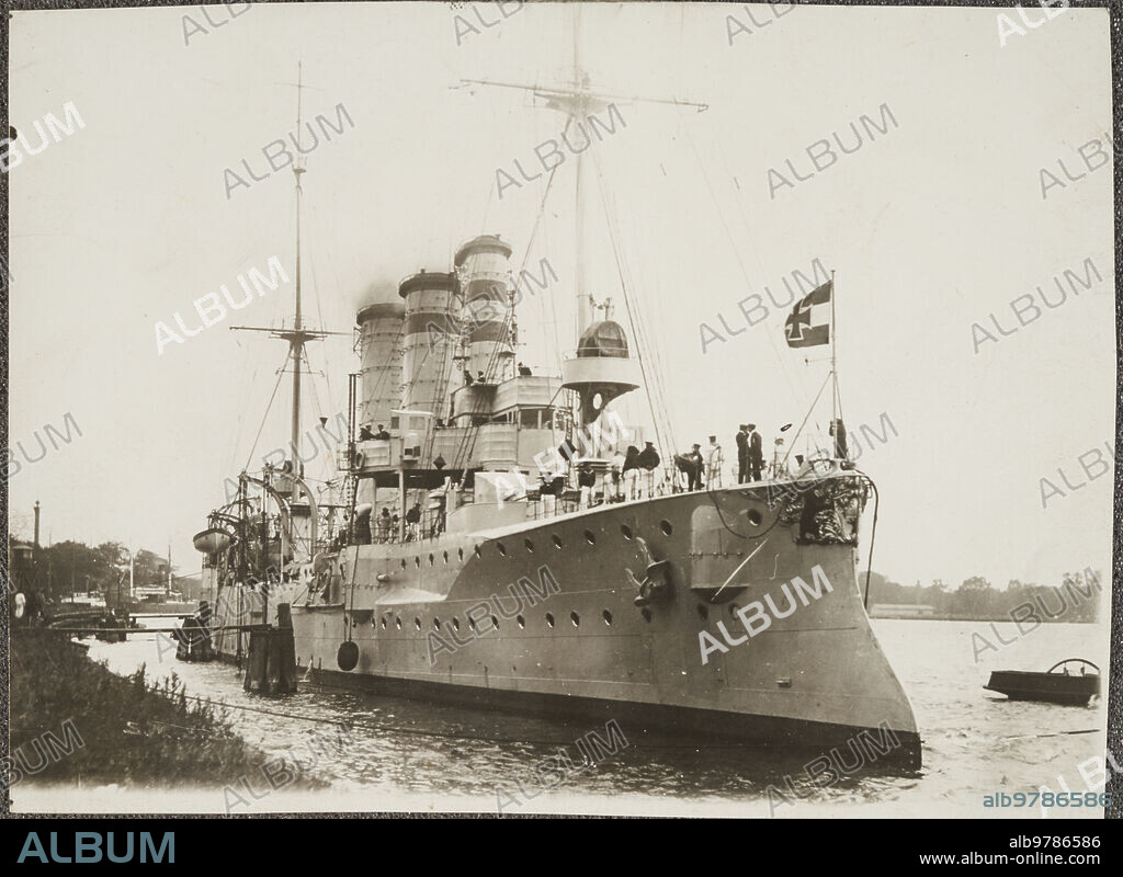 Julio 1911. Los Alemanes en Marruecos el crucero Berlín enviado A Agadir para reemplazar al cañonero Panther.