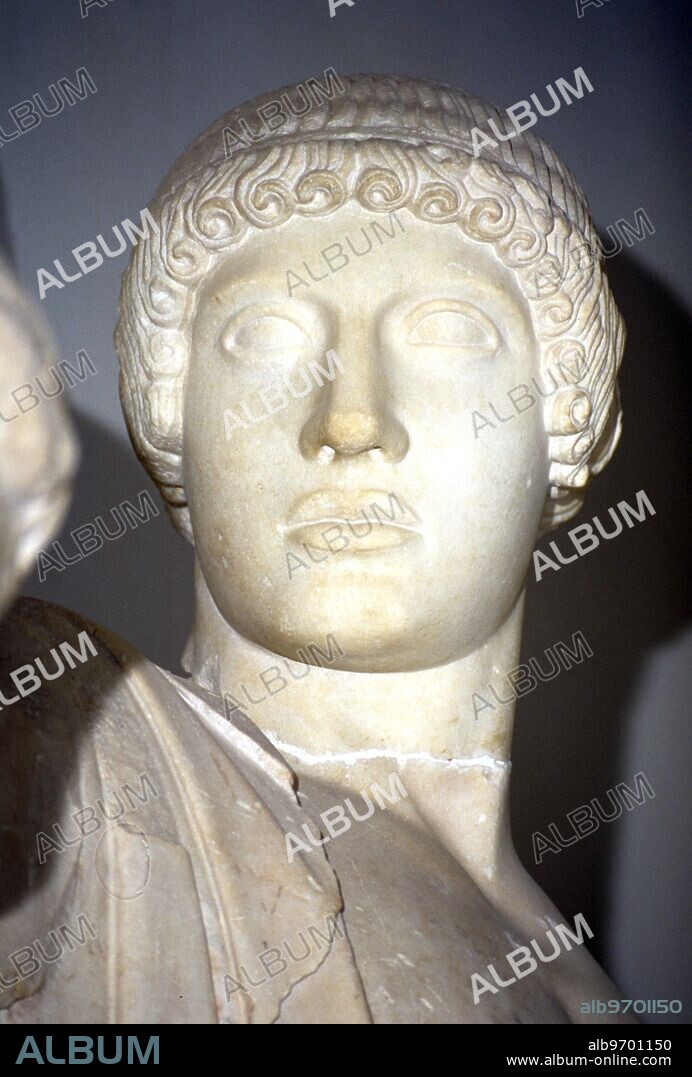 Image No. GR4TC01046. Apollo, Temple of Zeus, centre, west pediment. Olympia. 5cBC.. Archaeological Museum, Olympia.