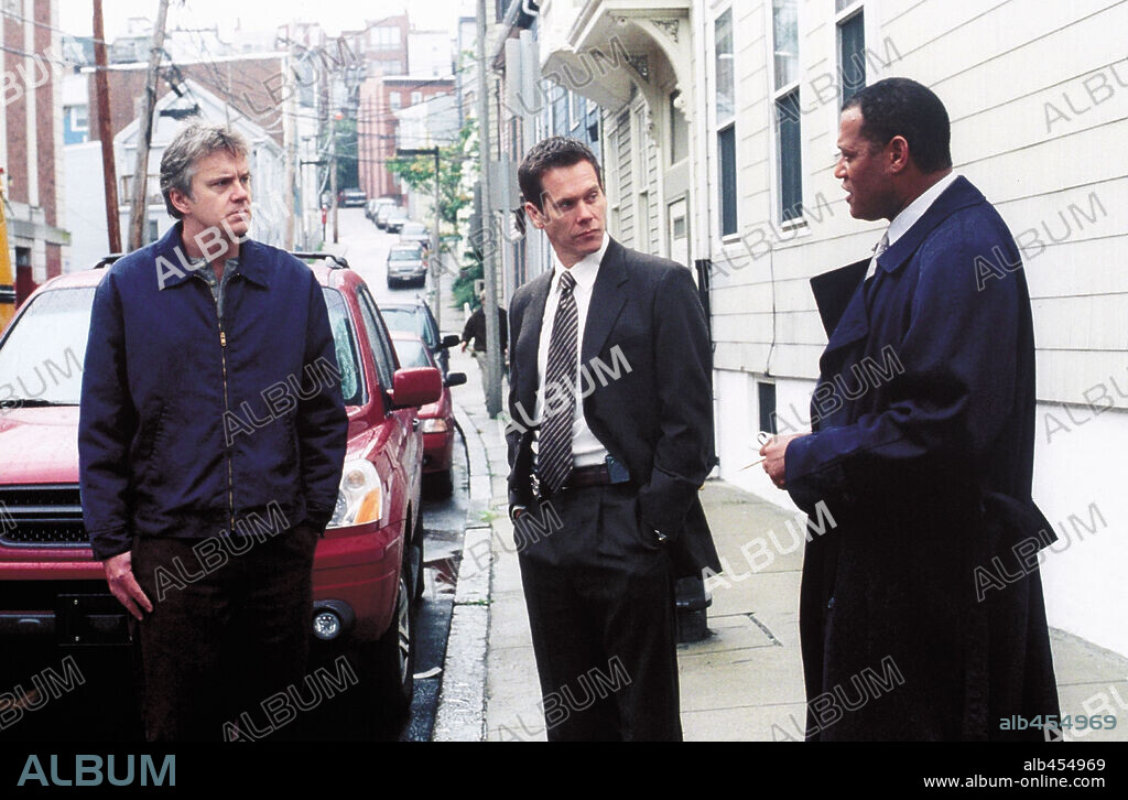 KEVIN BACON, LAURENCE FISHBURNE and TIM ROBBINS in MYSTIC RIVER, 2003, directed by CLINT EASTWOOD. Copyright WARNER BROS. / WALLACE, MERIE W.