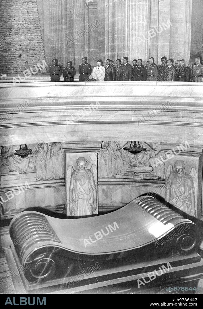 The Führer-chancellor arrives in Paris after the signing of the armistice with France. One of his visits, accompanied by his General Staff, was to Napoleon's tomb in Les Invalides, where Hitler stopped for a few minutes. The photographs of his fleeting visit to Paris (some historians maintain that there were really two of them) were taken by the Dictator's photographer, Heinrich Hoffmann.