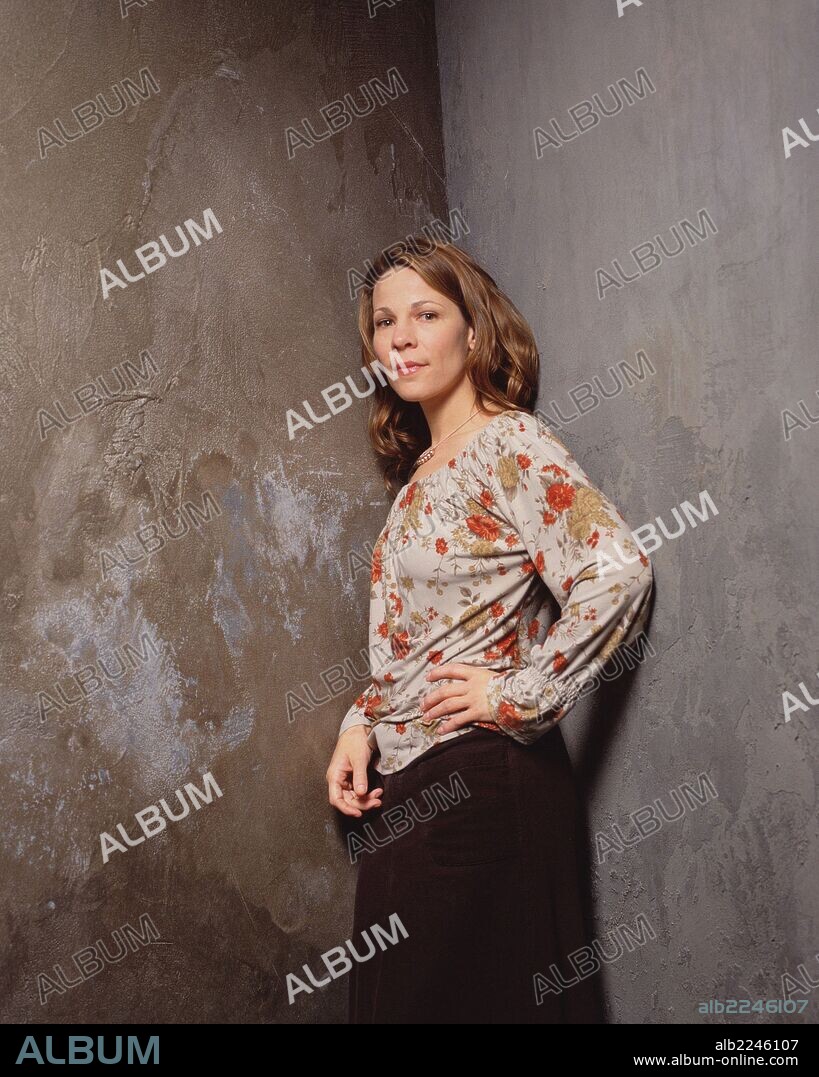 LILI TAYLOR en A DOS METROS BAJO TIERRA, 2001 (SIX FEET UNDER). Copyright HBO.