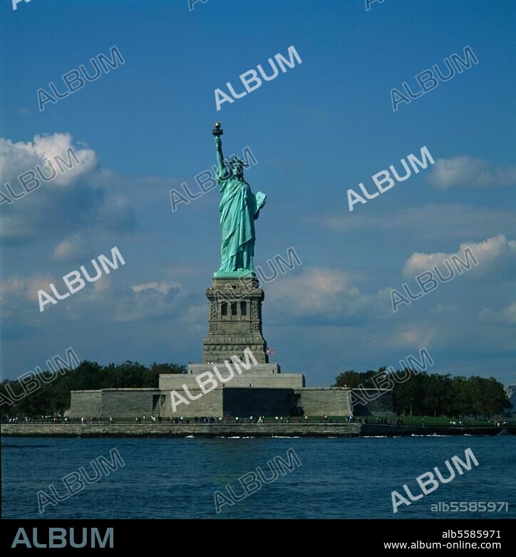New York, Freiheitsstatue. (Kupferstandbild von F.A.Bartholdi, aufgestellt 1886, Höhe 46 m). Gesamtansicht. Foto, 1991. (c.) AKG / H. Bock.
