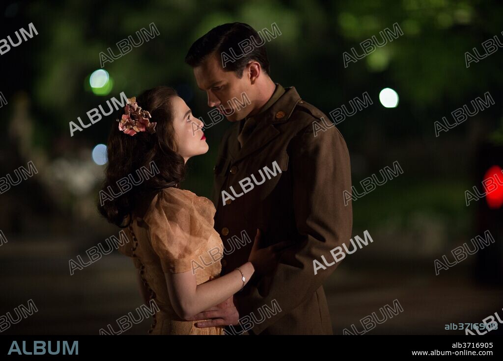 NICHOLAS HOULT y ZOEY DEUTCH en REBELDE ENTRE EL CENTENO, 2017 (REBEL IN THE RYE), dirigida por DANNY STRONG. Copyright BLACK LABEL MEDIA.