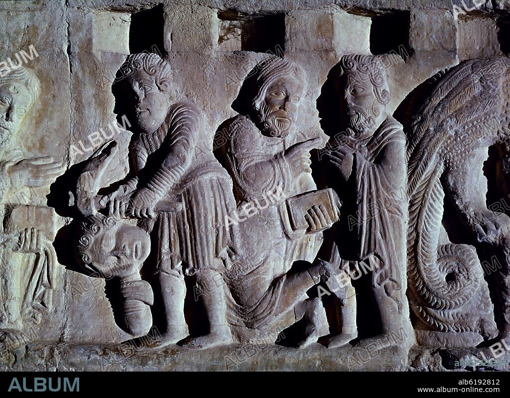 CLAUSTRO ROMANICO-DETALLE-CAIN MATA A ABEL Y DIOS MANDA CONSTRUIR EL ARCA DE NOE.