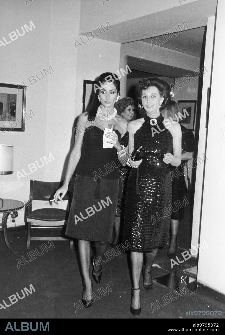 1983. Nati Abascal,duquesa de Feria, con la condesa de Romanones.