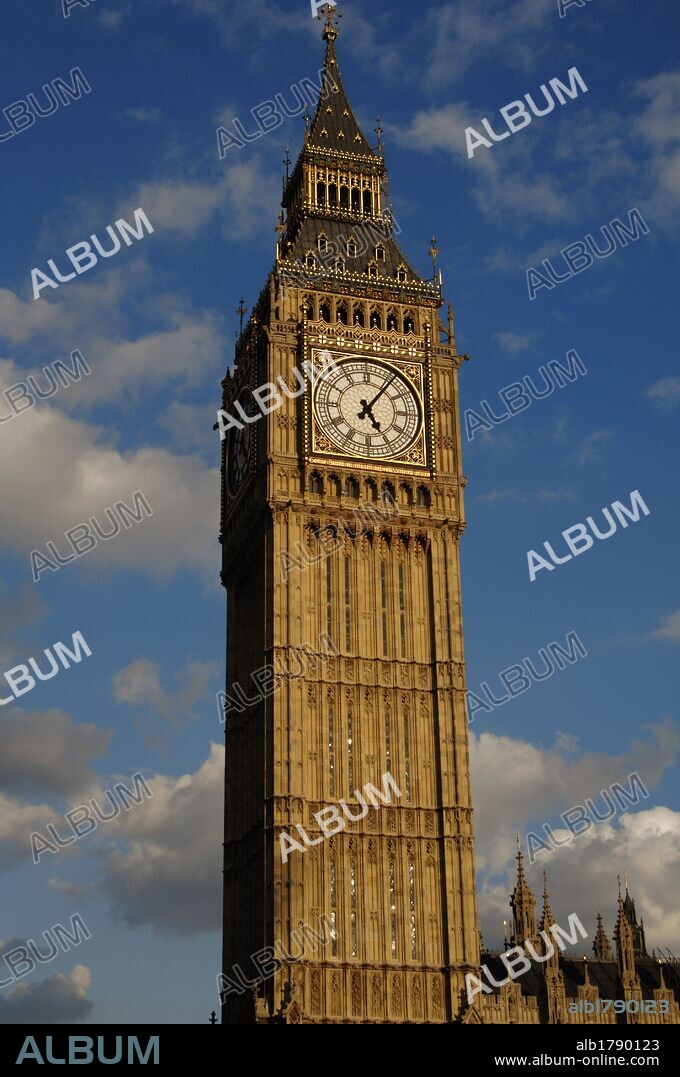 REINO UNIDO. LONDRES. Detalle del BIG BEN, la torre del reloj del edificio del PARLAMENTO (Conjunto del PALACIO DE WESTMINSTER). Declarado Patrimonio de la Humanidad por la UNESCO en el año 1987. Inglaterra.