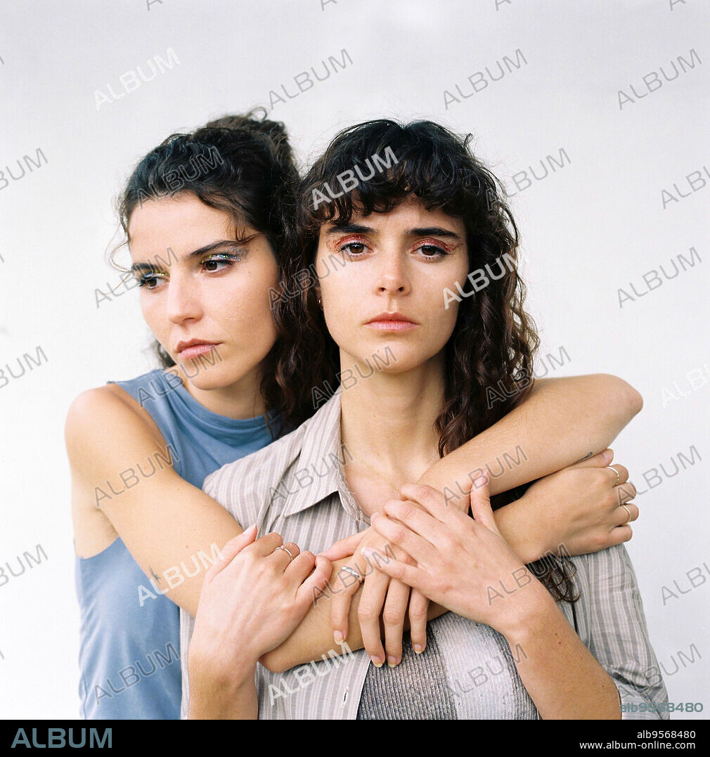 JOANA VILAPUIG and MIREIA VILAPUIG in SELFTAPE, 2023, directed by