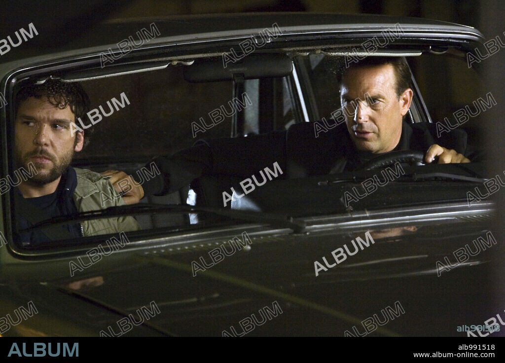 DANE COOK and KEVIN COSTNER in MR. BROOKS, 2007, directed by BRUCE A. EVANS. Copyright METRO GOLDWYN MAYER / GLASS, BEN.