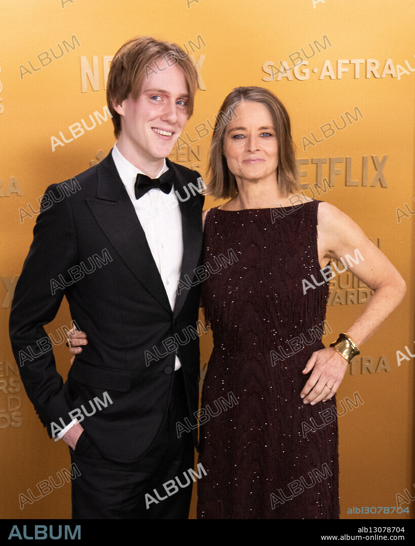 February 23, 2025, Los Angeles, California, USA: CHARLIE FOSTER and JODIE FOSTER arrive during red carpet arrivals for the 31st Annual Screen Actors Guild Awards at the Shrine Auditorium in Los Angeles, California (Credit Image: © Charlie Steffens/ZUMA Press Wire).