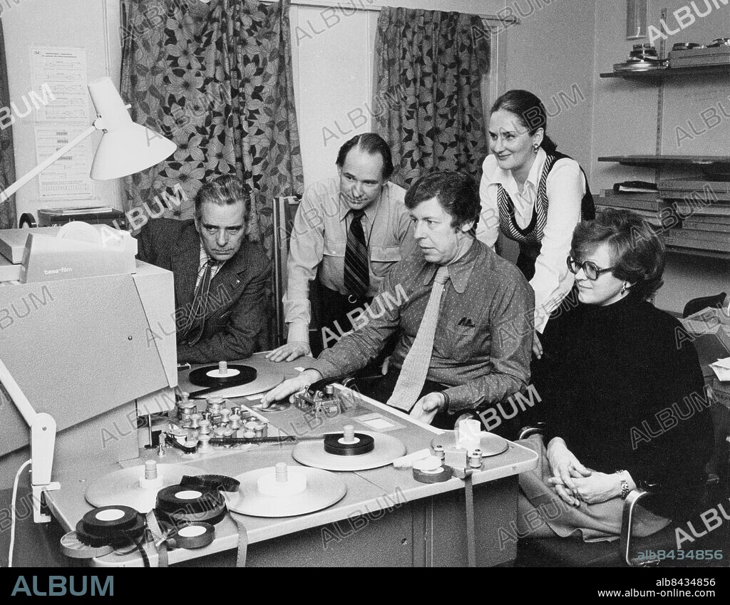 STOCKHOLM 1969.. Anm. Redigerare Klippbord Publ i boken Hört och sett sid.145 CD137 A1 persons: Anne Marie Karlsén ;Charlotte Adler-Dahlström ;Lennart Dahlin ;Stig Hallgren ;Åke Bäcklund sites: STOCKHOLM ;SVERIGE ;VALHALLAVÄGEN.