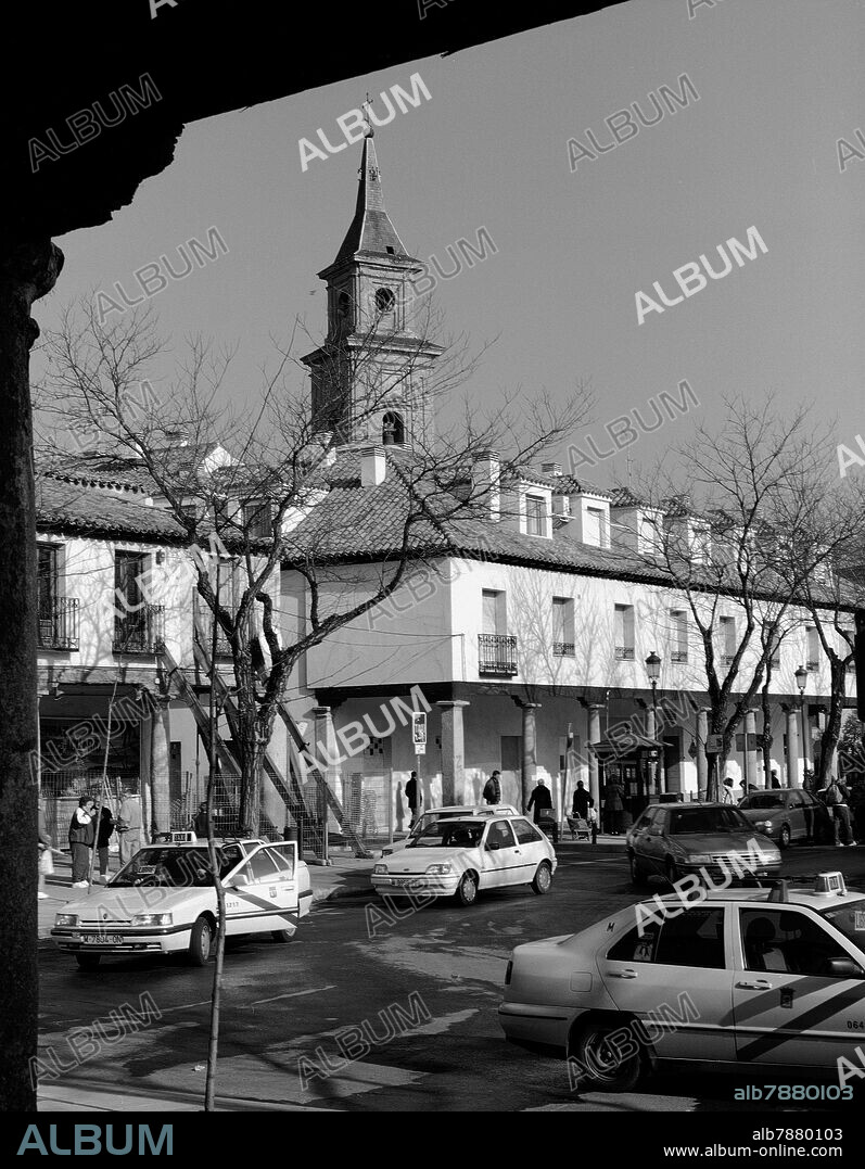 PLAZA MAYOR DE BARAJAS - FOTOGRAFIA EN BLANCO Y NEGRO - AÑOS 60.