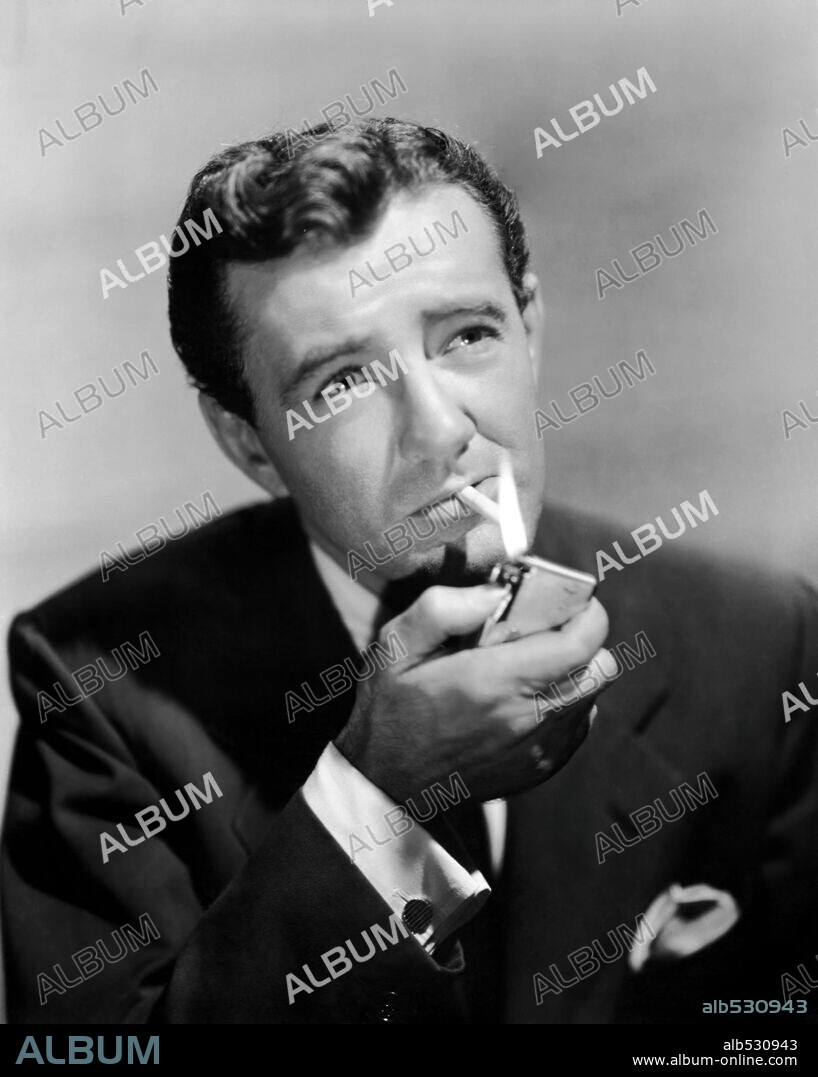 ROBERT WALKER en EXTRAÑOS EN UN TREN, 1951 (STRANGERS ON A TRAIN), dirigida por ALFRED HITCHCOCK. Copyright WARNER BROTHERS.