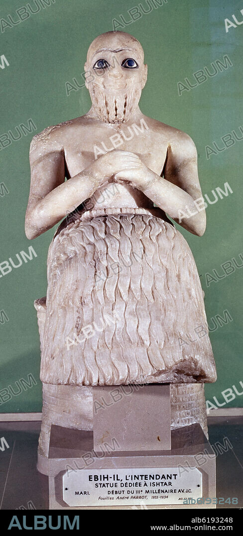 EL INTENDENTE EBIH-IL DEL TEMPLO DE LA DIOSA INANNA-ISTAR DE MARI - ESTATUILLA MESOPOTAMICA - HACIA 2400 AC.