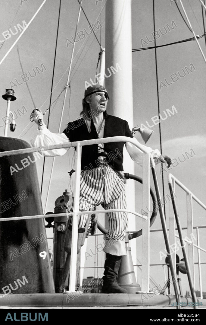 FERNANDO FERNAN GOMEZ en ANA DICE SI, 1958, dirigida por PEDRO LAZAGA. Copyright RADIO FILMS.