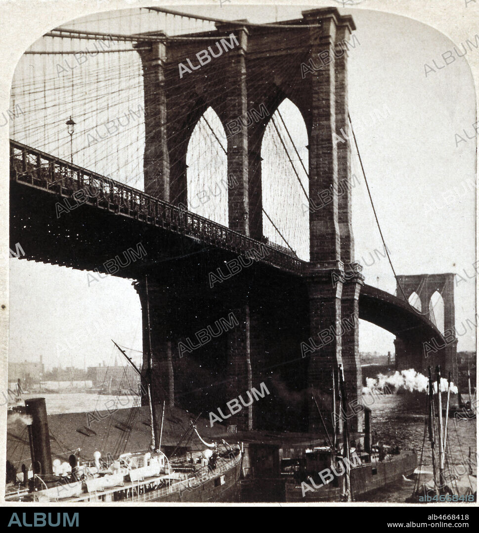 Photographie de Stormeyer et Wyman representant le pont de Brooklyn a New York en 1895. Credit : Coll. Galdespho/KHARBINE-TAPABOR.