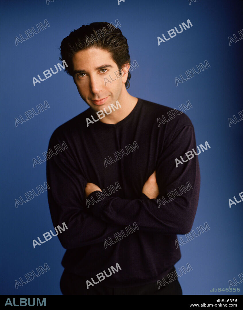 DAVID SCHWIMMER in FRIENDS, 1994, directed by GAIL MANCUSO, GARY HALVORSON, JAMES BURROWS, MICHAEL LEMBECK and PETER BONERZ. Copyright WARNER BROS TV.