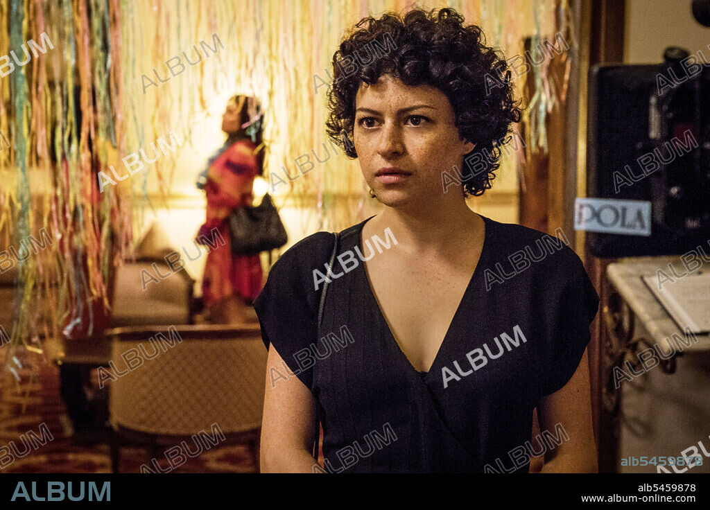 ALIA SHAWKAT en SEARCH PARTY, 2016, dirigida por MICHAEL SHOWALTER. Copyright JAX MEDIA.