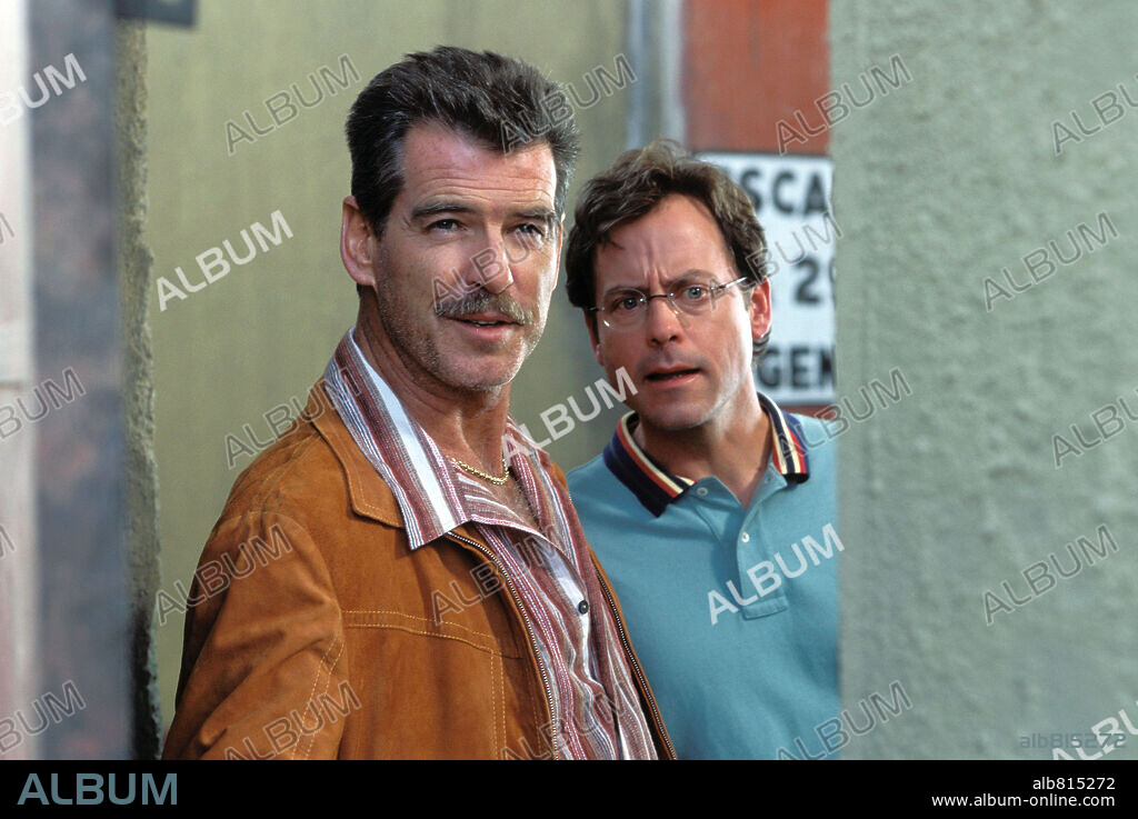 GREG KINNEAR and PIERCE BROSNAN in THE MATADOR, 2005, directed by RICHARD SHEPARD. Copyright BUENA VISTA.