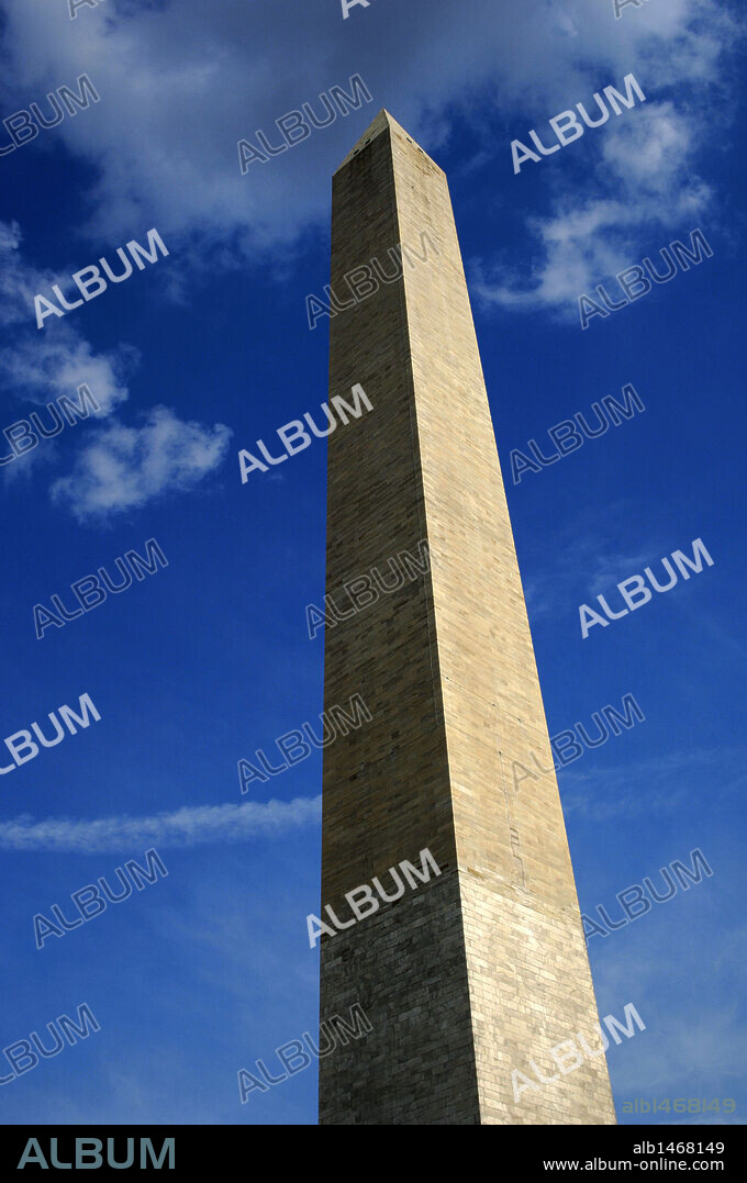 ESTADOS UNIDOS. WASHINGTON DC. Vista del 'Monumento a Washington', obelisco de 185 m. de altura, realizado en mármol blanco y erigido en honor al primer presidente del país, George Washington (1732-1799). S. XVIII. Situado en el 'National Mall. Distrito de Columbia.