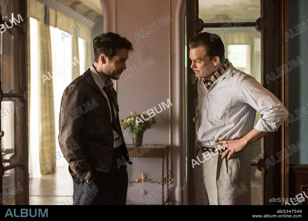 MICHAEL C. HALL und TAYLOR KITSCH in IM SCHATTEN DER MÖRDER - SHADOWPLAY, 2020 (SHADOWPLAY), unter der Regie von BJÖRN STEIN und MANS MARLIND. Copyright BRON STUDIOS.