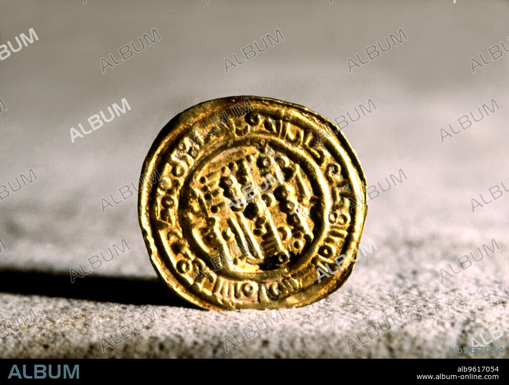 Andalusian gold dinar, also called 'Mancuso', used in Catalan counties during feudal times.